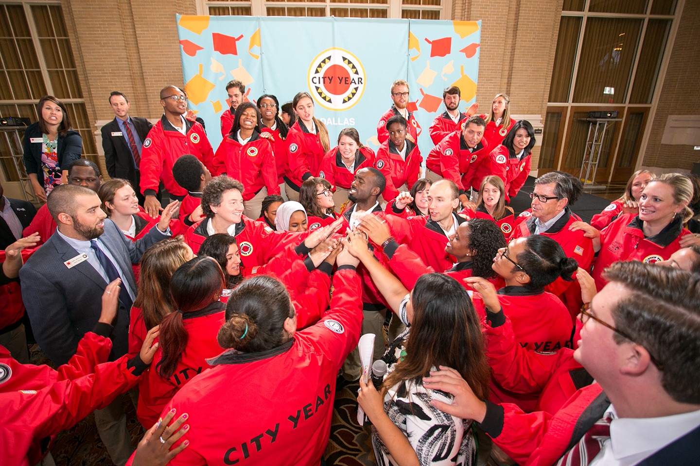 A group of 黄色视频 AmeriCorps members and staff doing a spirit break